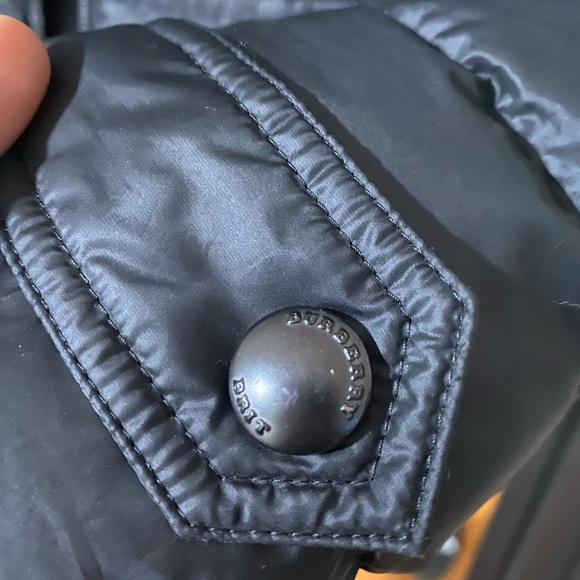 Like New condition Burberry puff jacket size Medium - Picture 5 of 6